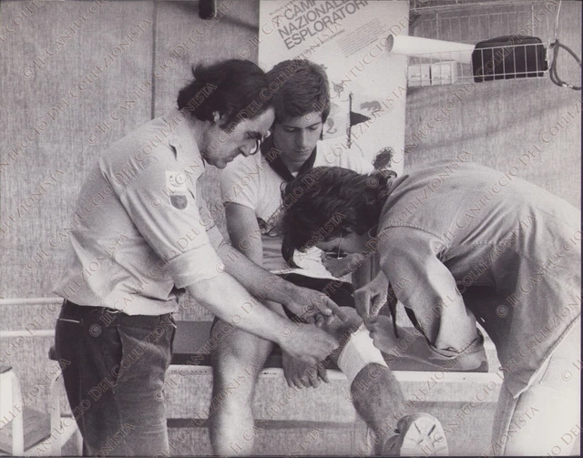 1975 7 Campo Nazionale Esploratori Scouts ferita medico Fotografia