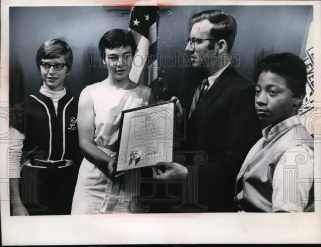 1969 Press Photo Ohio Women's Recreation Ceremony - nef47676