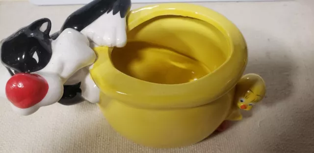 Tweety Bird Chased By Sylvester Cat Planter. Adorable.