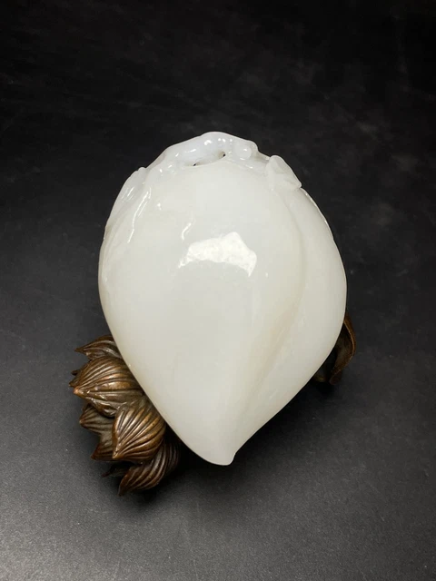 Chinese Exquisite Handmade Peach carving Hetian Jade Statue Pendant