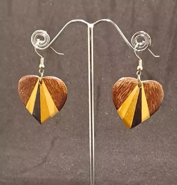 Boucles D'oreilles Artisanales En Bois Exotique Balinais. Cœur. Pro.10.