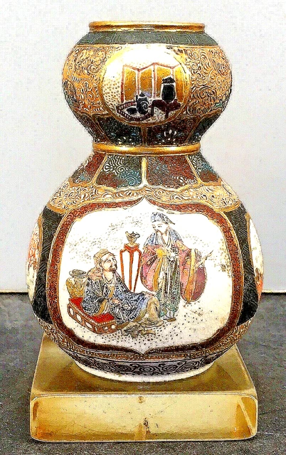 Japanese Meiji Satsuma Double-Gourd Vase with Fine Decorations by Meizan?