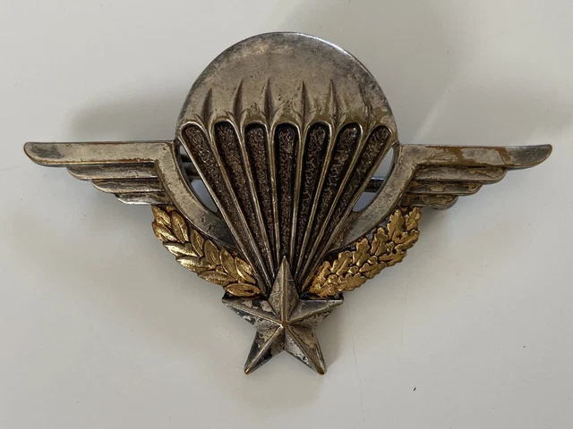 Insigne de parachutiste rouge pour tenue de mess