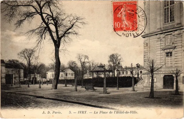 CPA Ivry-Sur-Seine La Place de l'Hotel-de-Ville FRANCE (1339432)