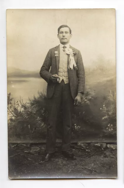 Portrait studio conscrit jeune homme broche 1918 CPA  -  Ancienne photo