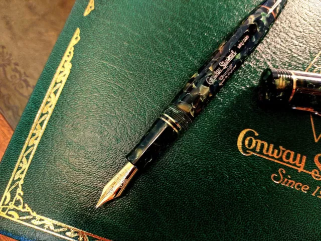 CONWAY STEWART Fountain Pen - CHURCHILL - Limited Edition of 500 - Classic Green