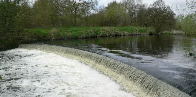 Photo 6x4 Weir on the River Aire, Kirkstall Upper Armley Taken from the n c2006