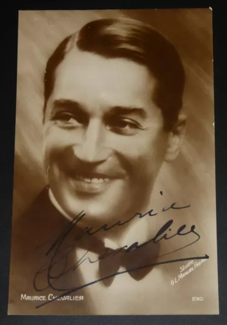 CHEVALIER Maurice - CARTE POSTALE AUTOGRAPHE SIGNÉE STUDIO G.L. MANUEL FRÈRES