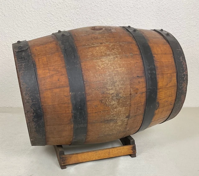 Ancien Tonneau Fût En Chêne Avec Cerclage En Fer – Déco Cave Vigne