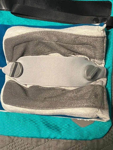 Trtl Travel Pillow PLUS Adjustable Neck Pillow New with Carrying Bag Blue
