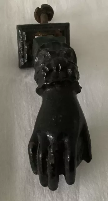 Ancien heurtoir de porte fonte en forme de main avec boule occasion A