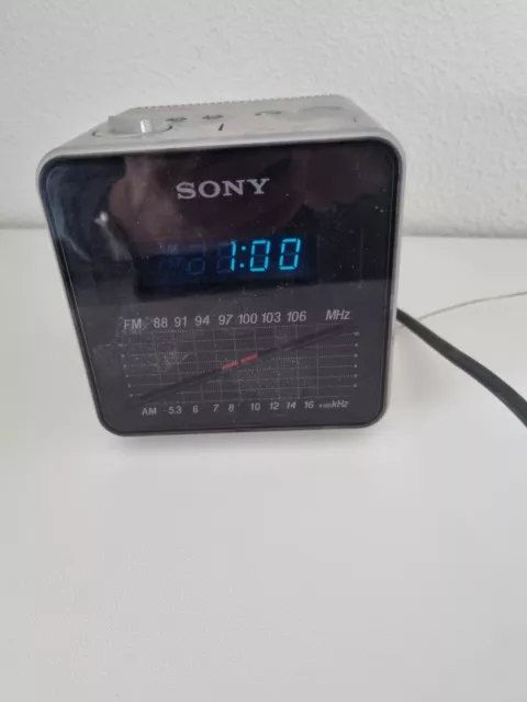 Sony Digicube FM/AM Clock Radio Wecker 80-iger, Vintage