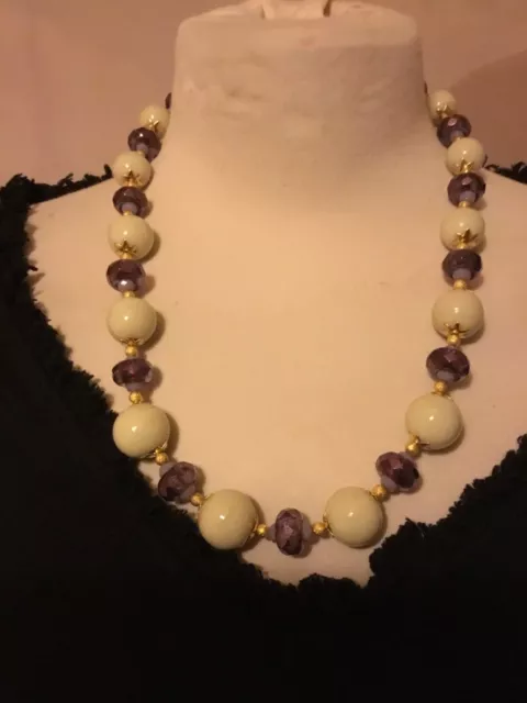 Collier perles murano et cristal vintage en très bon état.