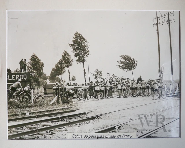 Tour de France 1936 - Grande Photo de presse 30x40cm Passage à Niveau BAVAY NORD