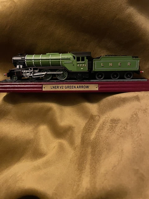 ATLAS EDITIONS STATIC Train Model LNER V2 GREEN ARROW £9.00 - PicClick UK
