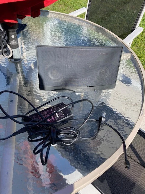 Bose Lifestyle RoomMate Powered Speaker System Black With Power Adaptor