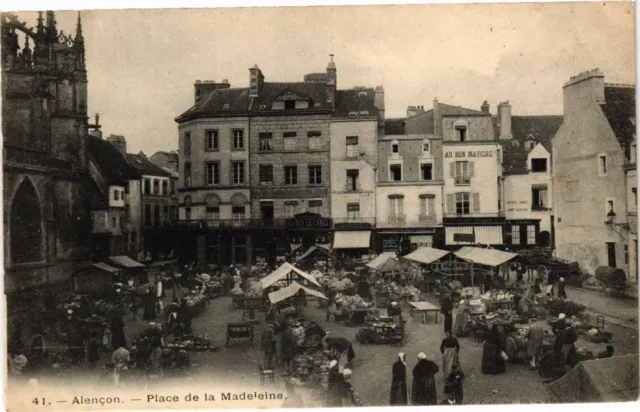 CPA Alencon (Orne) - Place de la Madeleine (250102)