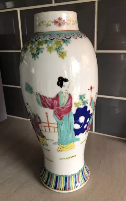 Vintage Chinese Decorative Porcelain Vase. 10.75 inch Tall