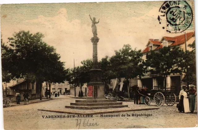 CPA VARENNES-sur-ALLIER - Monument to the Republic (262857)
