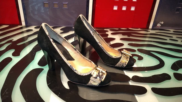 Michael Kors Black Suede With Reptile Pattern Trim Poor Condition Womens Size 6