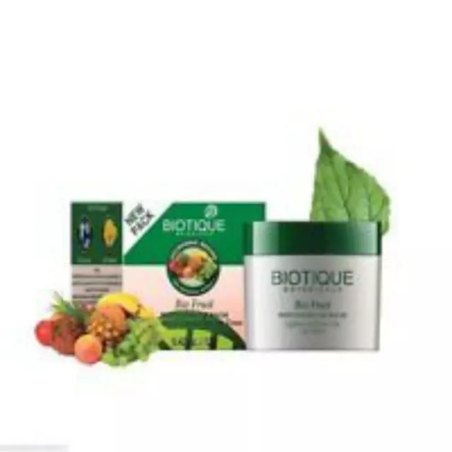 Biotique Bio Fruit Whitening Bálsamo labial aclara y unifica los tonos de...