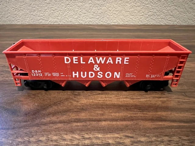 Bachmann HO Scale Delaware & Hudson  (D&H) Quad Hopper