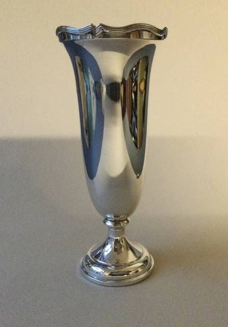 Good Quality Solid Silver Posy Stem Bud Vase Hallmarked For  Birmingham 1945