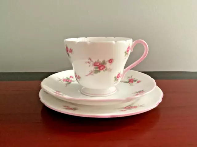 SHELLEY ROSE SPRAY FOOTED TEA CUP, SAUCER& PLATE TRIO SET. White/Pink.