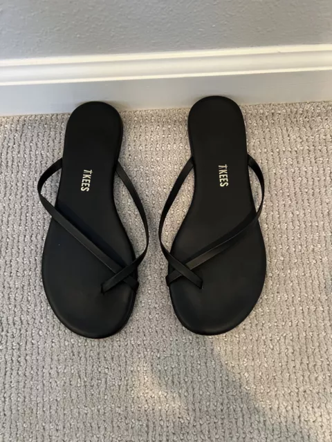 TKEES Women's Black Leather Flip-Flops Sandals Size 7. Used Once No Box