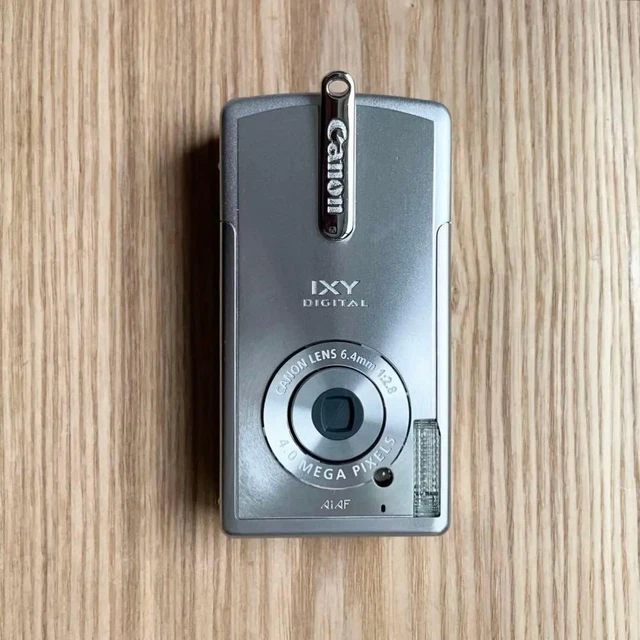 CANON　IXY　DIGITAL L PC1060 CANON IXY DIGITAL L PC1060 Compact Digital Camera with Accessories