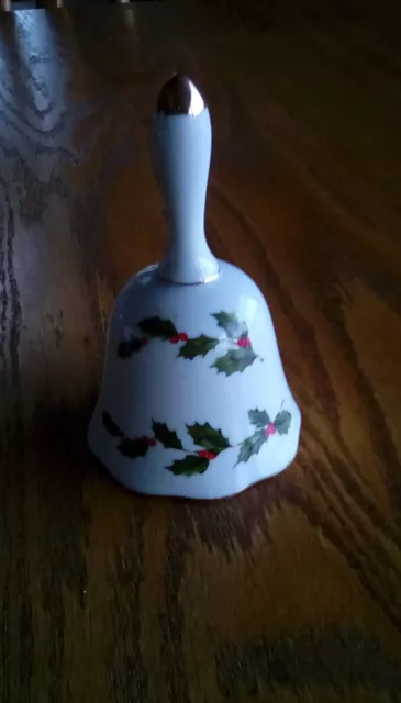 Vintage 1985 Geo Lefton White China Christmas Bell With Holly Leaves Japan