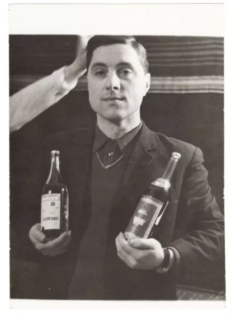 Odd weird strange photo drunk man w bottle of Vodka  alcohol USSR gay int *8927F