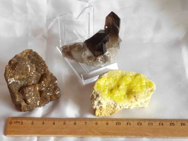 Kleine Mineraliensammlung, Rauchquarz, Schwefel/Italien, evtl Granat?