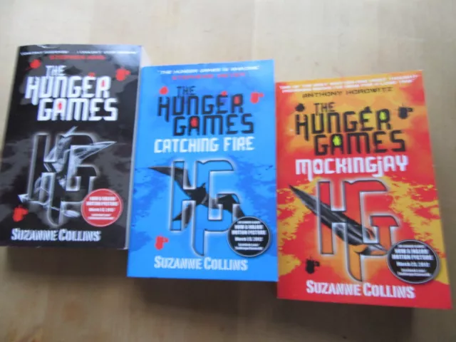 Suzanne Collins the Hunger games trilogy paper back books x 3