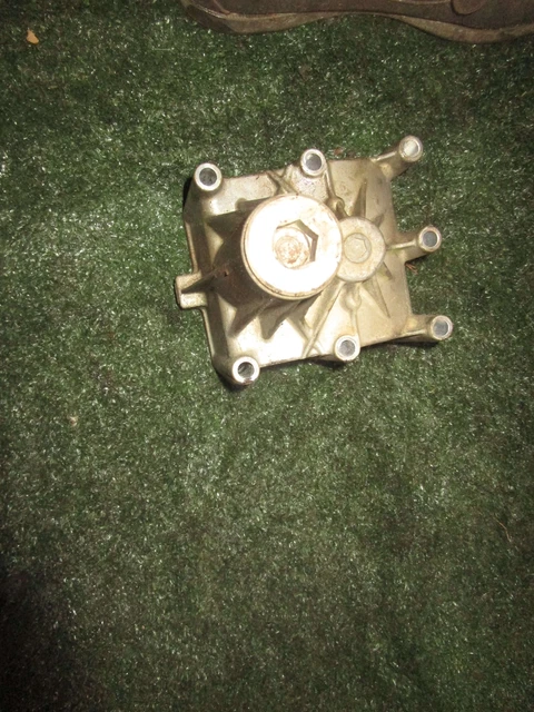 2005 kubota rtv900 rtv 900 RTV900T6 K7561-14722 rear Hydraulic Pump Cover