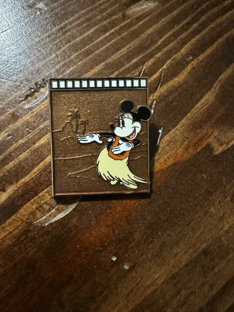 Disney Pin - Mickey & Minnie Mouse 95th Anniversary Mystery - Hawaiian Holiday