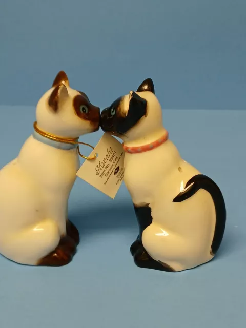 MWAHI Siamese Cats Salt & Pepper Shakers -MAGNET KISSING CATS NEW W TAGS UNUSED