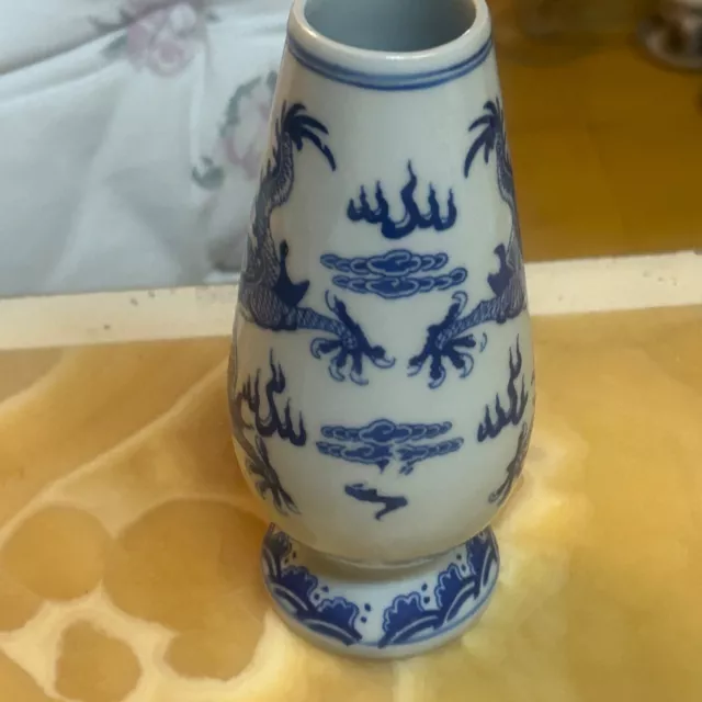 kleine Vase Porzellan blau und weiß China Drache