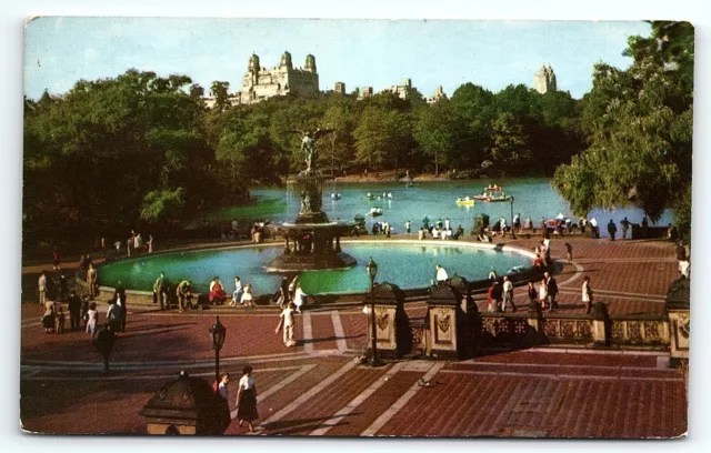 1962 New York City Central Park Sailboat Lake And The Mall Postcard P3472