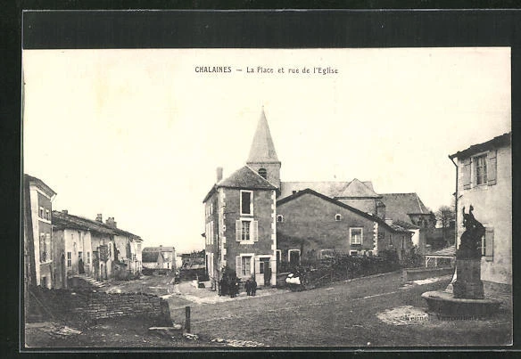 CPA Chalaines, La Place et rue de l´Eglise