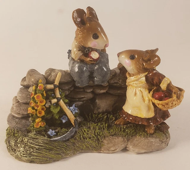 Wee Forest Folk - Wayside Chat - FS-7 William Peterson Retired Eating Apple