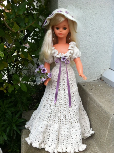 ROBE DE PRÉSENTATION POUR POUPÉE CATHIE BELLA - Année 1978 | UK