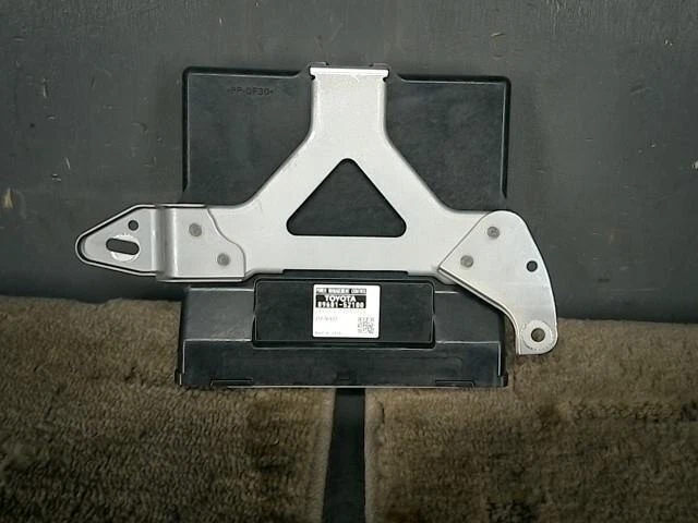 TOYOTA Aqua 2012 DAA-NHP10 Unità di controllo 8968152100 [usata] [PA40485040]