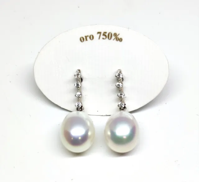 Paio orecchini perle coltivate ad oliva e oro bianco 18 kt carati 750 ‰ zirconi