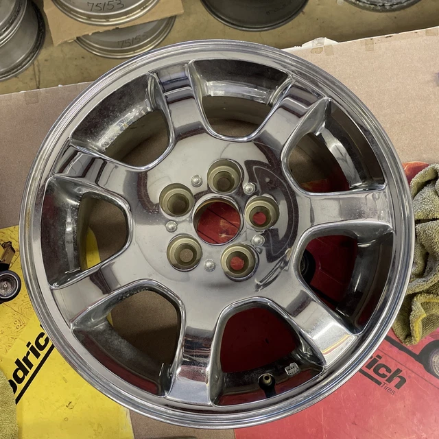 Chrome 04-05 15x6 5/100 Neon  Wheel   7 Spoke  Aluminum