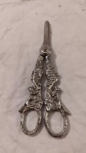 VINTAGE CIRCA 1875 RARE VICTORIAN SILVER PLATED GRAPE SCISSORS 14.5cm LONG