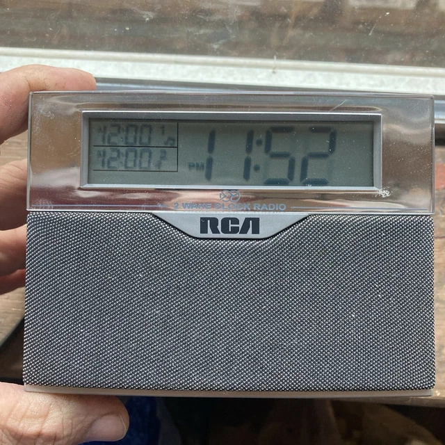 RCA DIGITAL 2BAND AM/FM Dual Wake Alarm Clock Radio Model RP3710A LCD