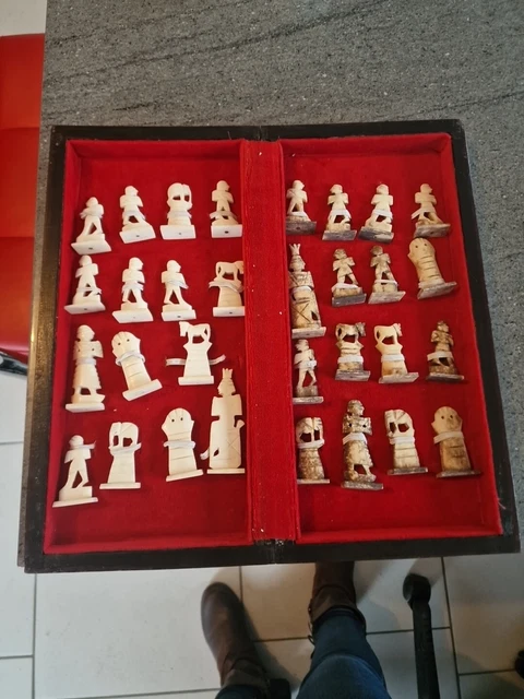 ANCIEN JEU D'ÉCHECS Complet Avec Pions En Étain . Parfait État EUR 29 ANCIEN JEU D'ÉCHECS Complet Avec Pions En Étain . Parfait État EUR 29