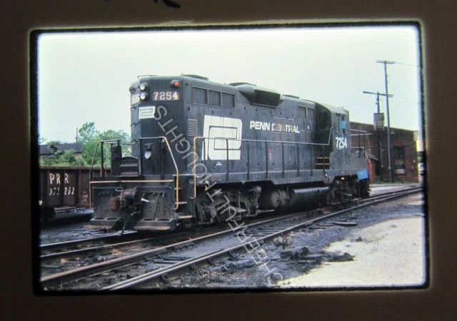 Original  '69 Ektachrome Slide PC Penn Central 7254 GP9 Engine House   38B13