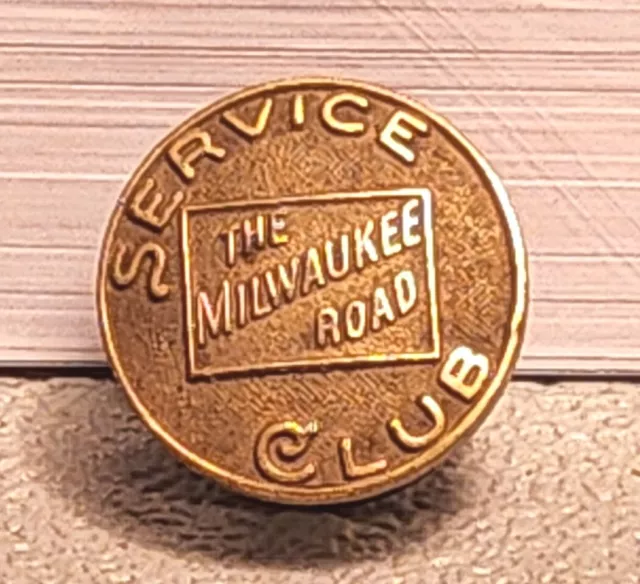 Vintage Pinback ~ The Milwaukee Road ~ Service Club Vintage RR Pinback. 10-5